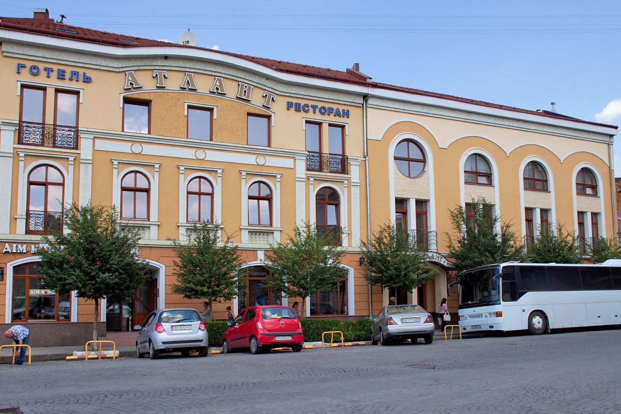 Atlant Hotel Użhorod Zewnętrze zdjęcie