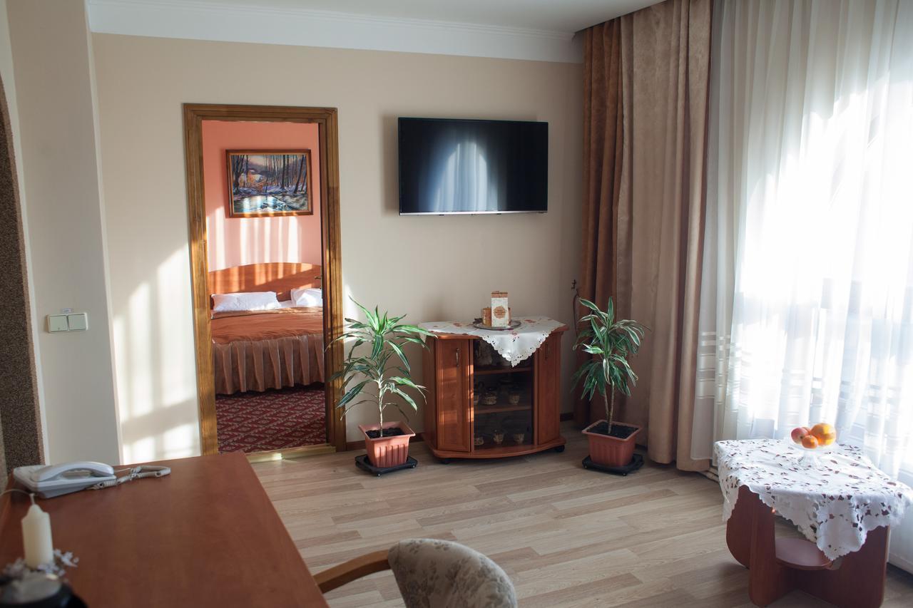 Atlant Hotel Użhorod Zewnętrze zdjęcie