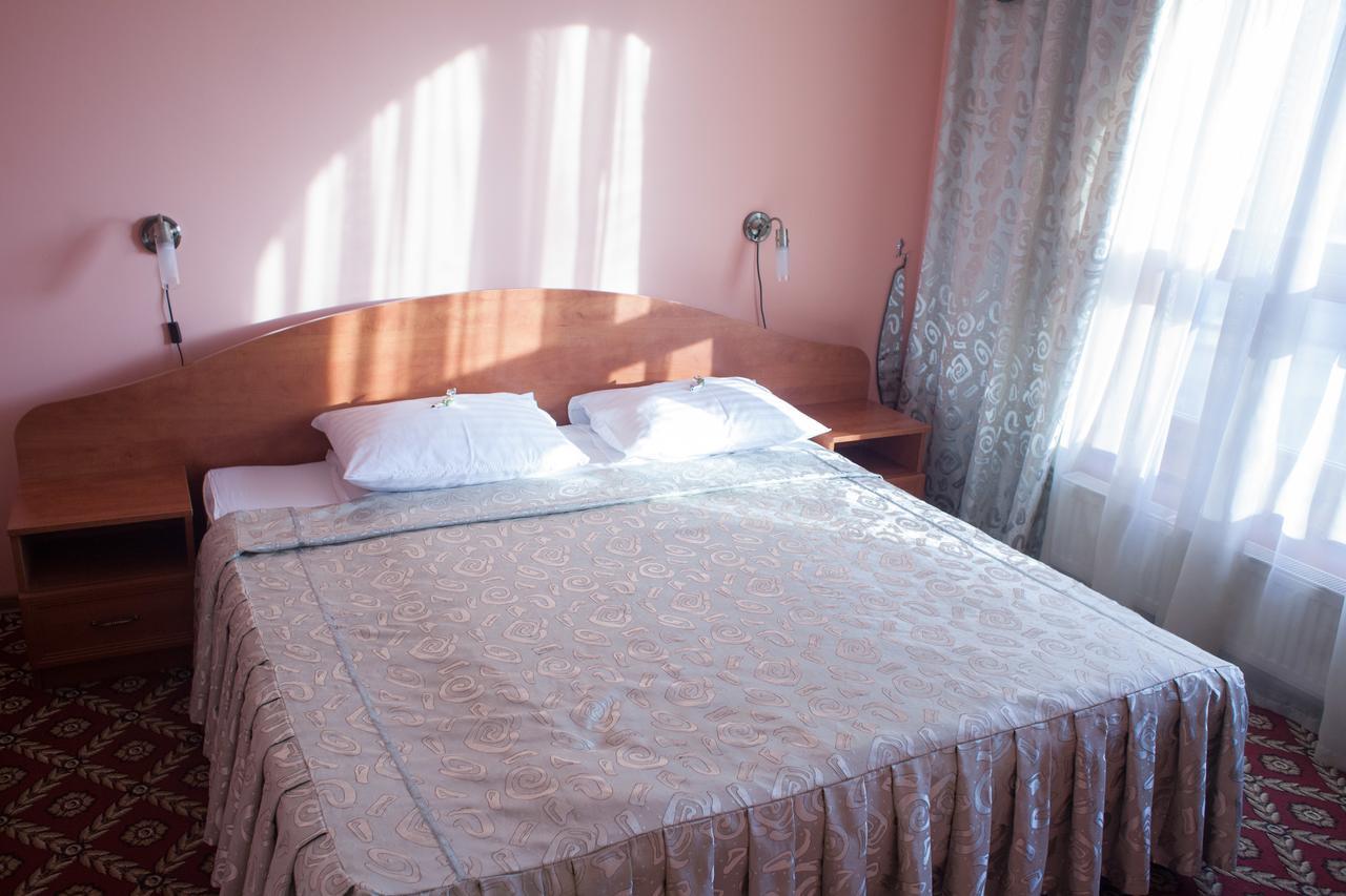 Atlant Hotel Użhorod Zewnętrze zdjęcie