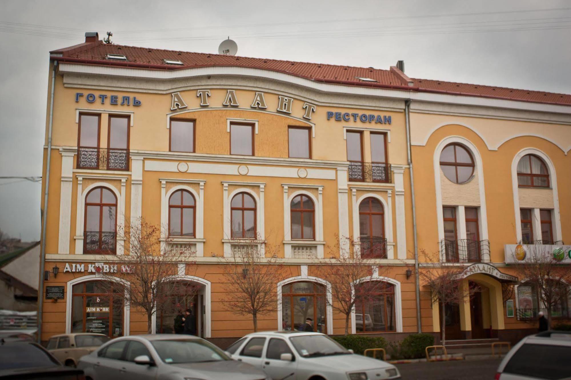 Atlant Hotel Użhorod Zewnętrze zdjęcie